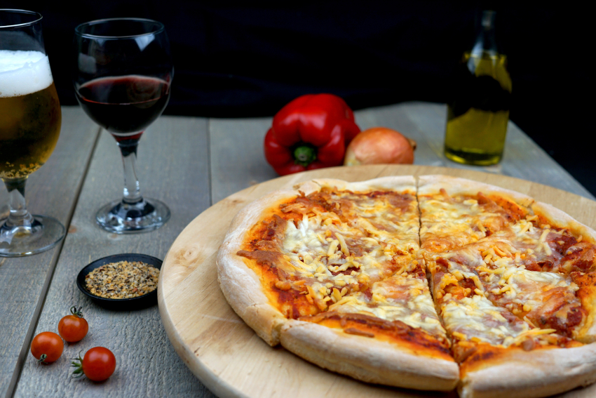 Pizza tomate et fromage Olive & Tomate